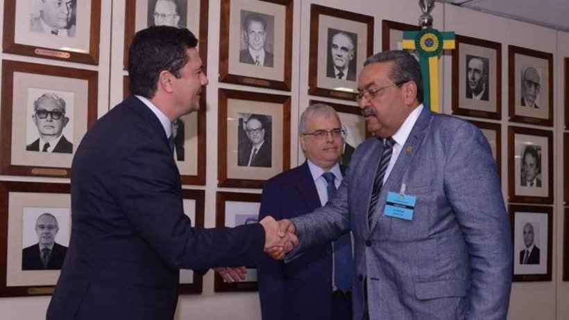 Moro com o delegado federal aposentado Wilson Sales Damázio (Foto: Agência Brasil/Reprodução)